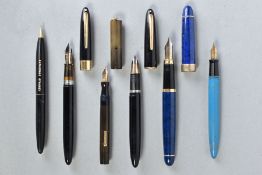 A SHEAFFER FOUNTAIN AND PENCIL SET IN BLACK AND GOLD (name engraved), a Sheaffer Fountain pen in