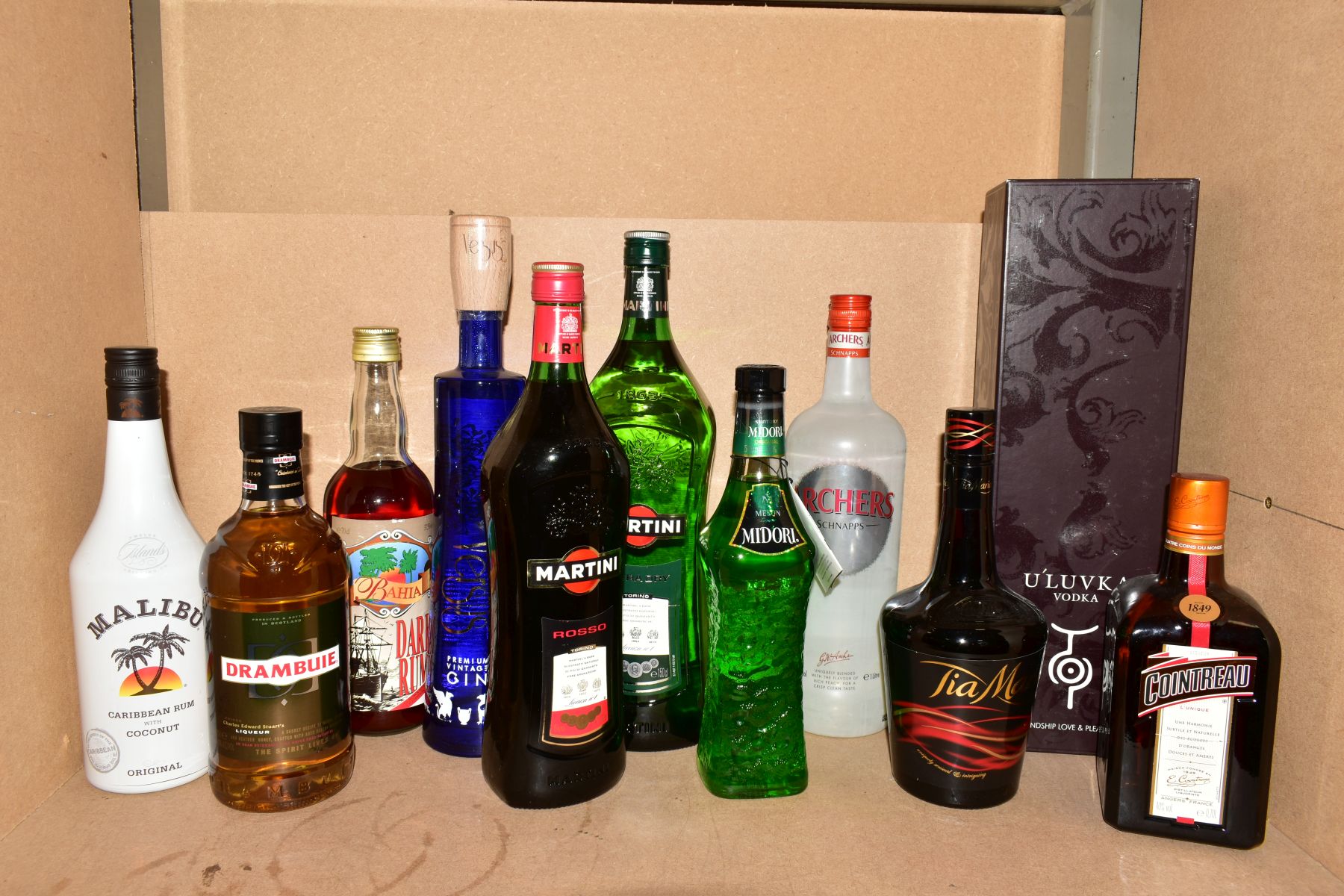TWENTY FIVE BOTTLES OF ASSORTED SPIRITS AND LIQUEURS, to include Bacardi Rum, Gordon's Gin, Uluvka - Image 3 of 3
