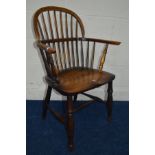 AN EARLY 19TH CENTURY ELM HOOP BACK WINDSOR ARMCHAIR, spindle back and arms on turned legs united by