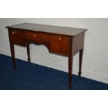 AN EARLY 20TH CENTURY GEORGE III STYLE MAHOGANY AND STRUNG INLAY DESK, two cupboard doors flanking a