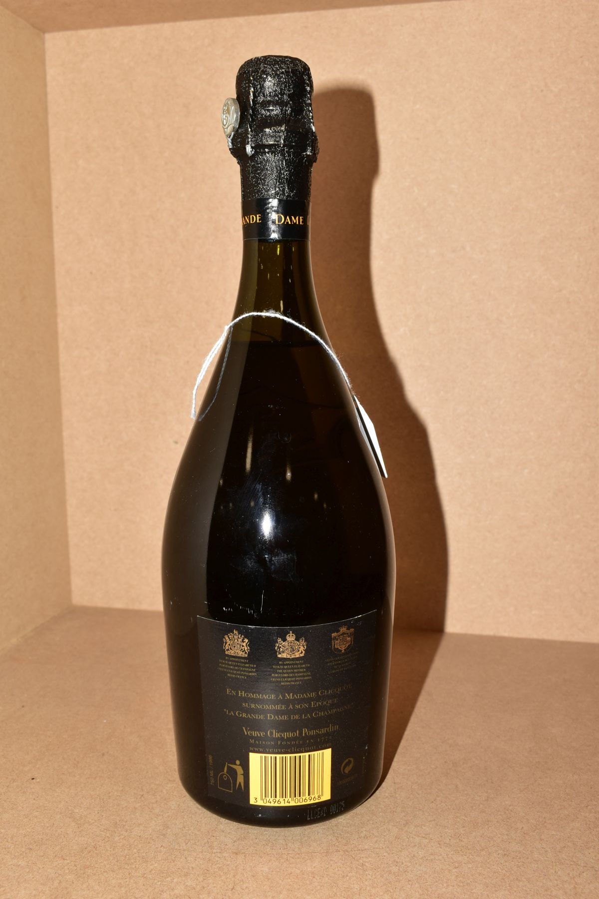 A BOTTLE OF VEUVE CLICQUOT PONSARDIN LA GRANDE DAME BRUT 1996, (unboxed) - Image 2 of 2