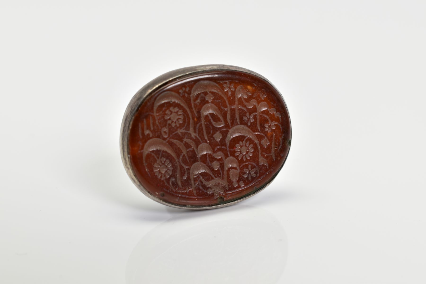 AN ANTIQUE MIDDLE EASTERN SEAL, the oval orange panel assessed as paste, carved with floral - Image 4 of 4