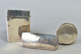 A GEORGE V SILVER SPECTACLES CASE, hand hammered finish, engraved initials to circular cartouche,