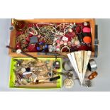 A WOODEN DISPLAY BOX WITH COSTUME JEWELLERY AND MISCELLANEOUS ITEMS, to include bangles,