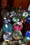 A GROUP OF TWENTY FIVE PAPERWEIGHTS to include Caithness 'Reflections 92', Petunias, Mooncrystal x