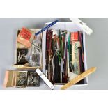 A SMALL TRAY OF VINTAGE WRITING EQUIPMENT, including Fountain, ballpoint pens and pencils,