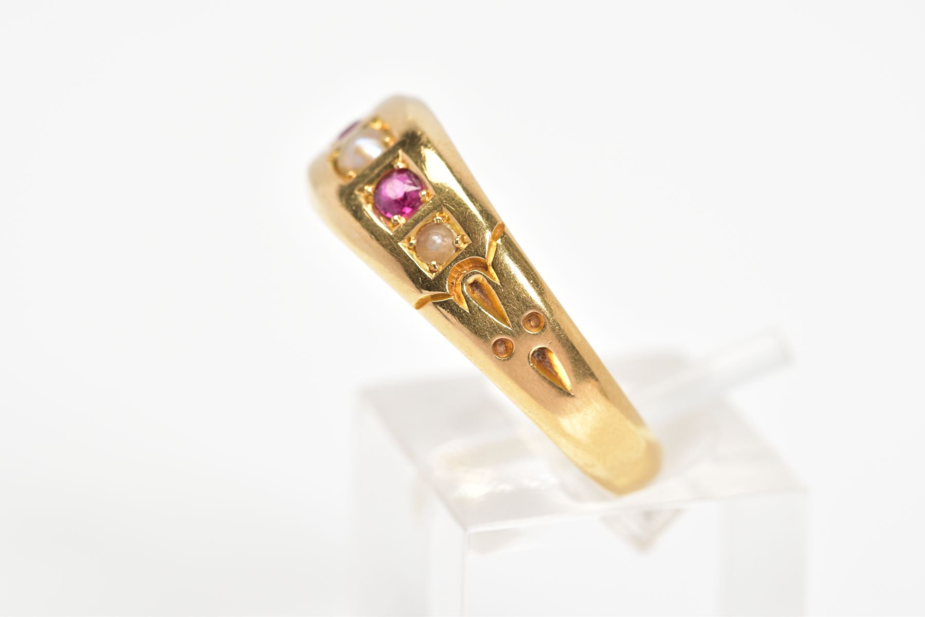 AN EDWARDIAN 18CT GOLD GEM RING, the tapered band set with three split pearls interspaced by red - Image 2 of 3