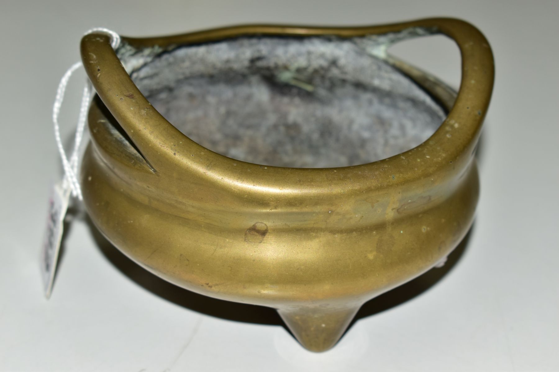 A CHINESE POLISHED BRONZE TRIPOD CENSER, 18th / 19th Century, looped handles, cast mark to - Image 3 of 7