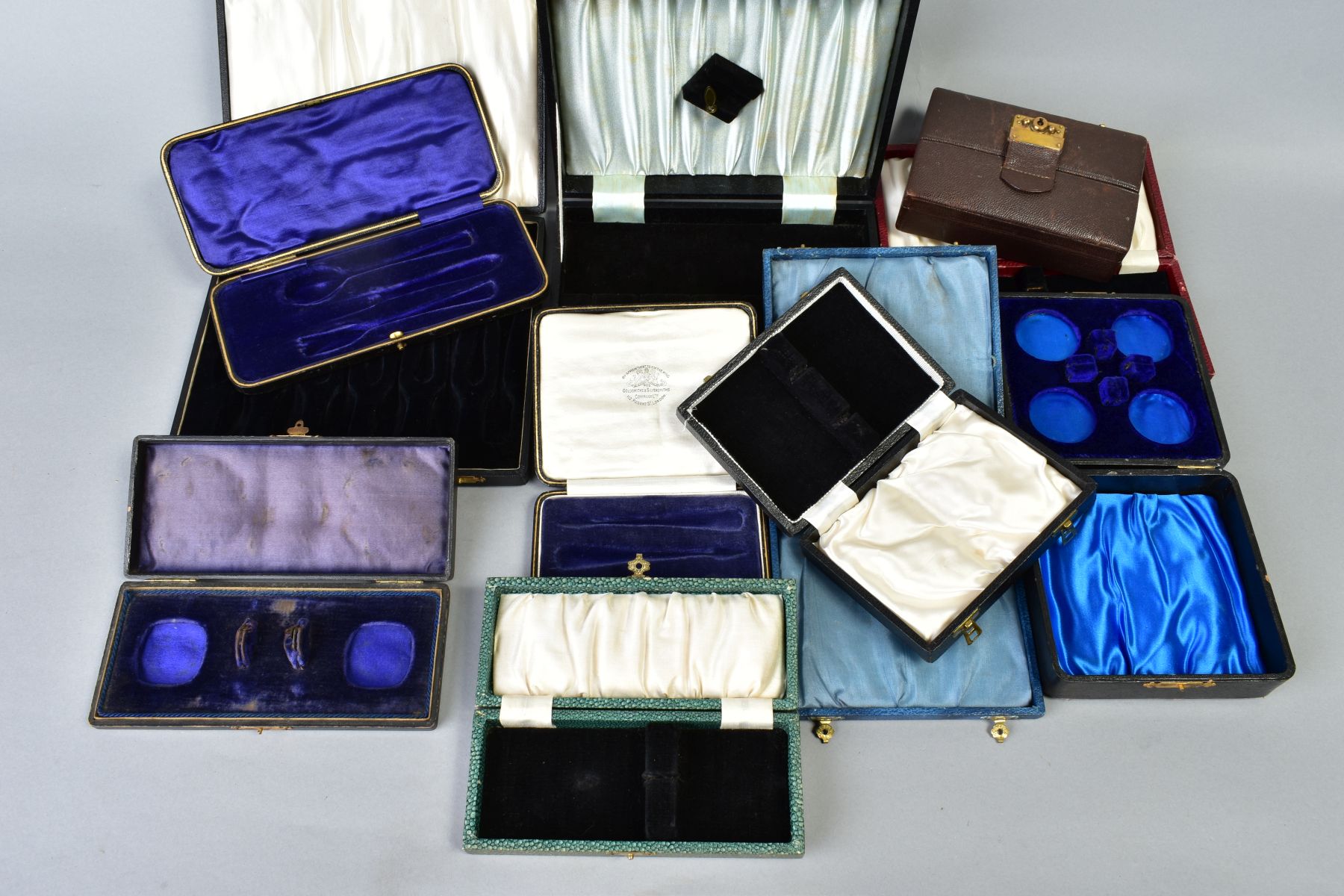 A SLECTION OF ELEVEN VINTAGE BOXES, of various shapes and sizes for various items such as cutlery, - Image 2 of 2