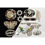 A SELECTION OF BROOCHES, of various styles to include an oval Claddagh heart Celtic brooch, a