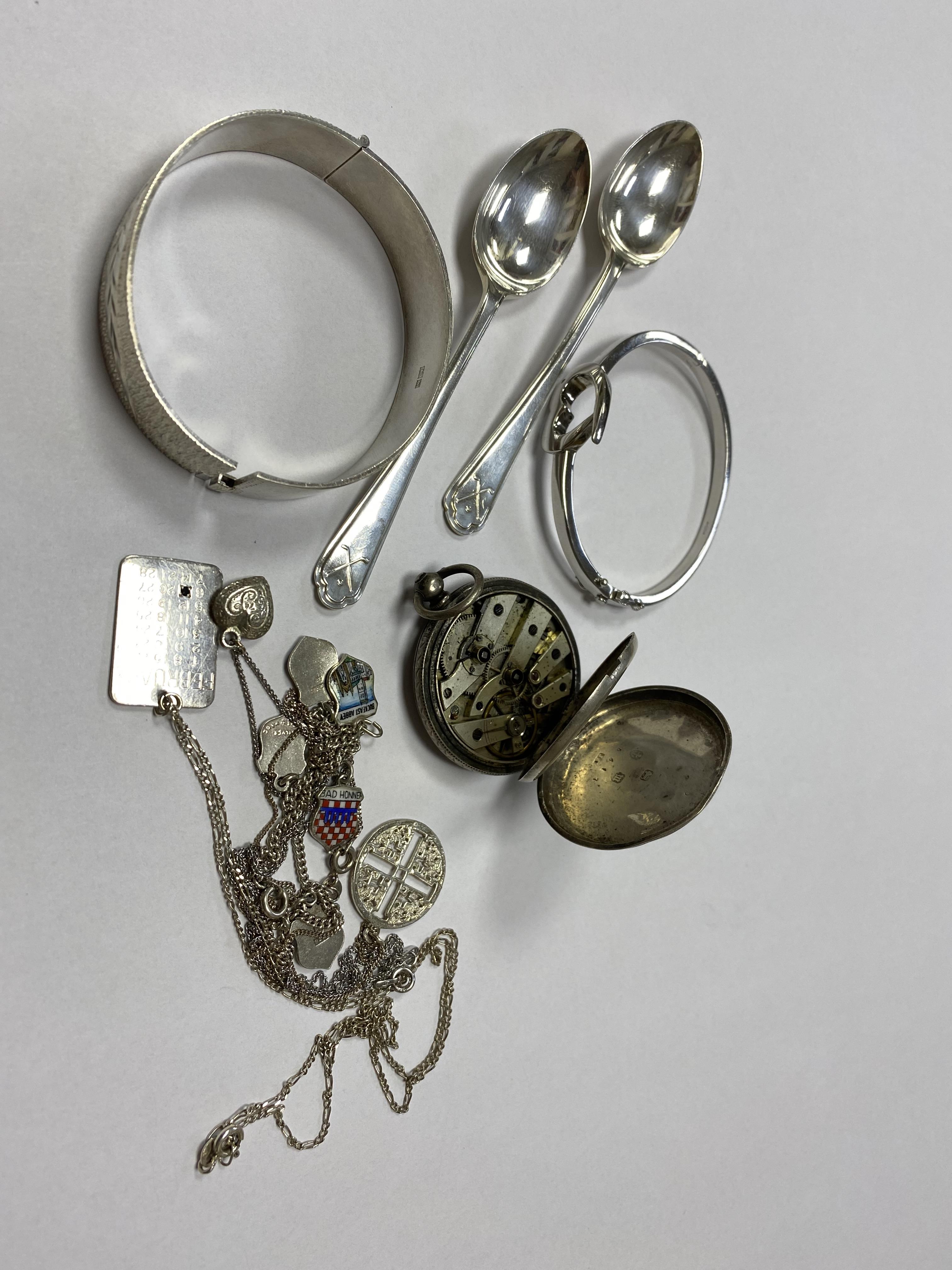 A SELECTION OF MISCELLANEOUS ITEMS, to include two silver hinged bangles, the first with heart - Image 5 of 7