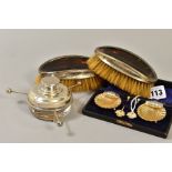 A PAIR OF GEORGE V SILVER AND TORTOISESHELL MOUNTED OVAL BRUSHES, Birmingham 1922, a cased late