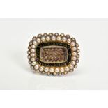 AN EARLY 19TH CENTURY MEMORIAL BROOCH, central woven hair panel with a black enamel surround and