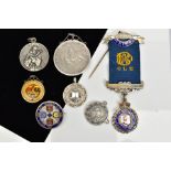 A SELECTION OF ITEMS, to include a mounted Elizabeth II coin pendant, an early 20th century medal