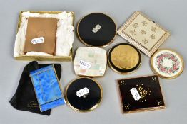 A SELECTION OF NINE COMPACTS, to include a Stratton mirror featuring an embossed fern detail lid,