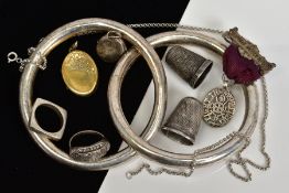 A SELECTION OF ITEMS, to include a double ring bangle, a long services medal, two silver thimbles,