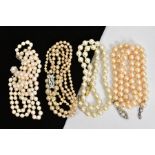 ONE ROW OF CULTURED AKOYA PEARL NECKLACE, 90mm in length, uniform row each approximately 5.5mm in