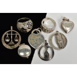 A SELECTION OF EIGHT ITEMS, to include two costume rings, a small round trinket box, and five