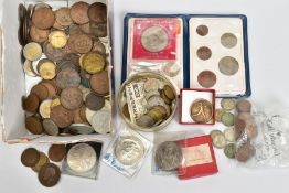 A SMALL BOX CONTAINING WORLD COINS AND COMMEMORATIVES, to include a small amount of silver and a