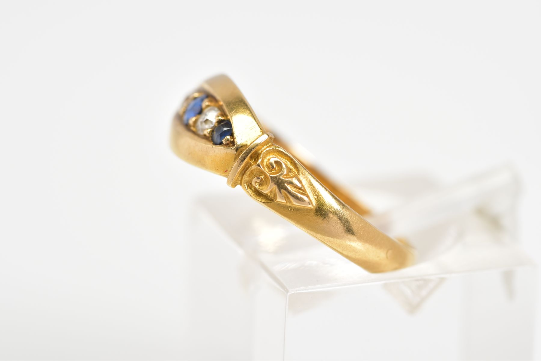 AN EARLY 20TH CENTURY FIVE STONE RING, set with three circular cut sapphires interspaced by two - Image 2 of 3