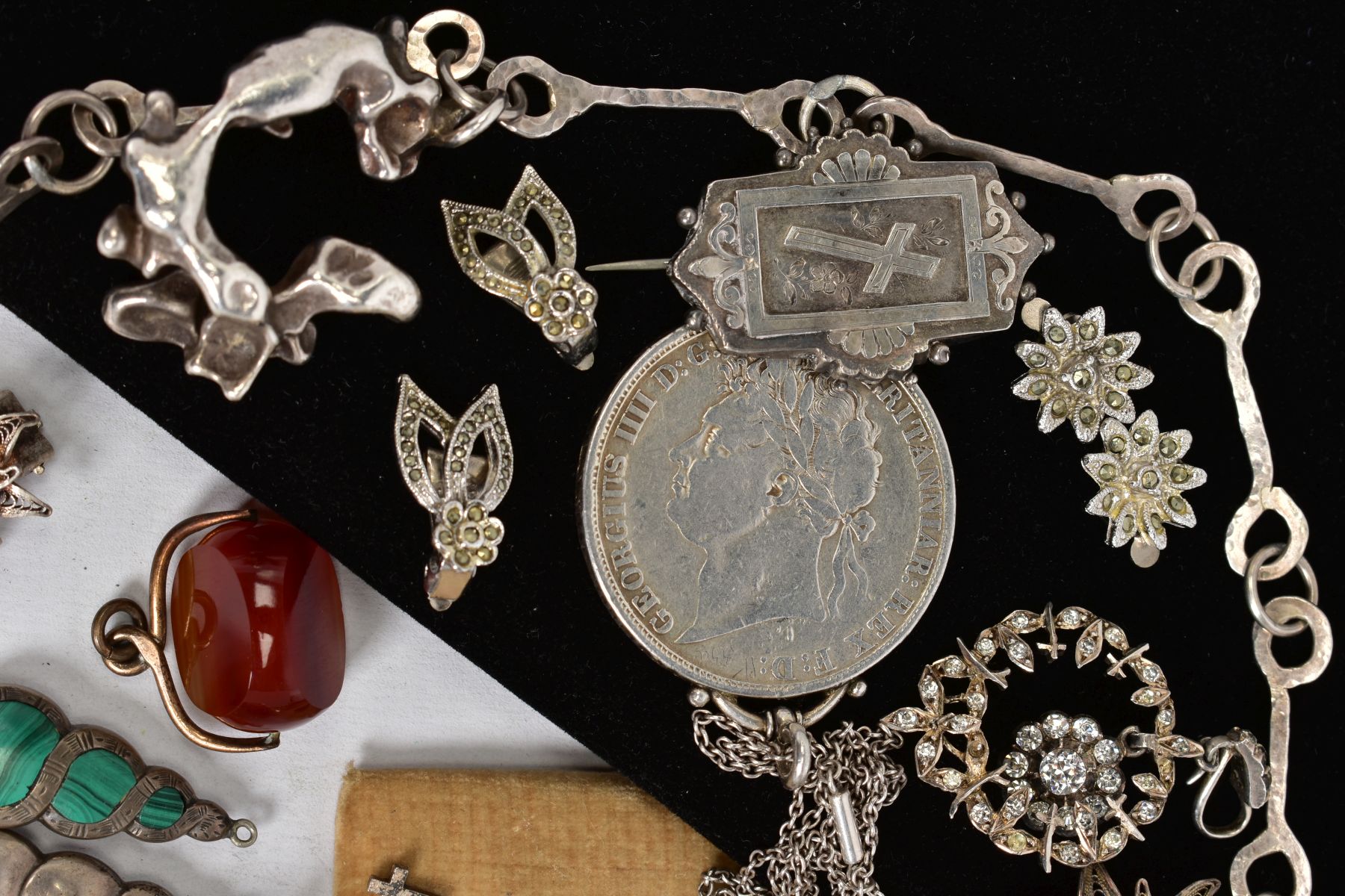 A SELECTION OF ITEMS, to include a silver engraved bangle with safety clasp, various non pierced - Image 5 of 8