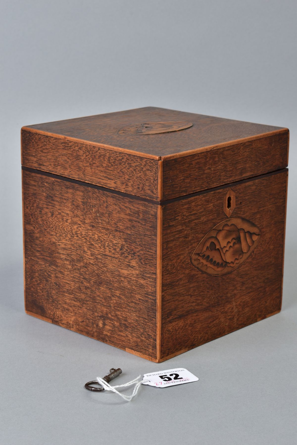 A GEORGE III MAHOGANY AND SATINWOOD INLAID TEA CADDY OF CUBE FORM, circa 1785, the hinged lid and - Image 4 of 6
