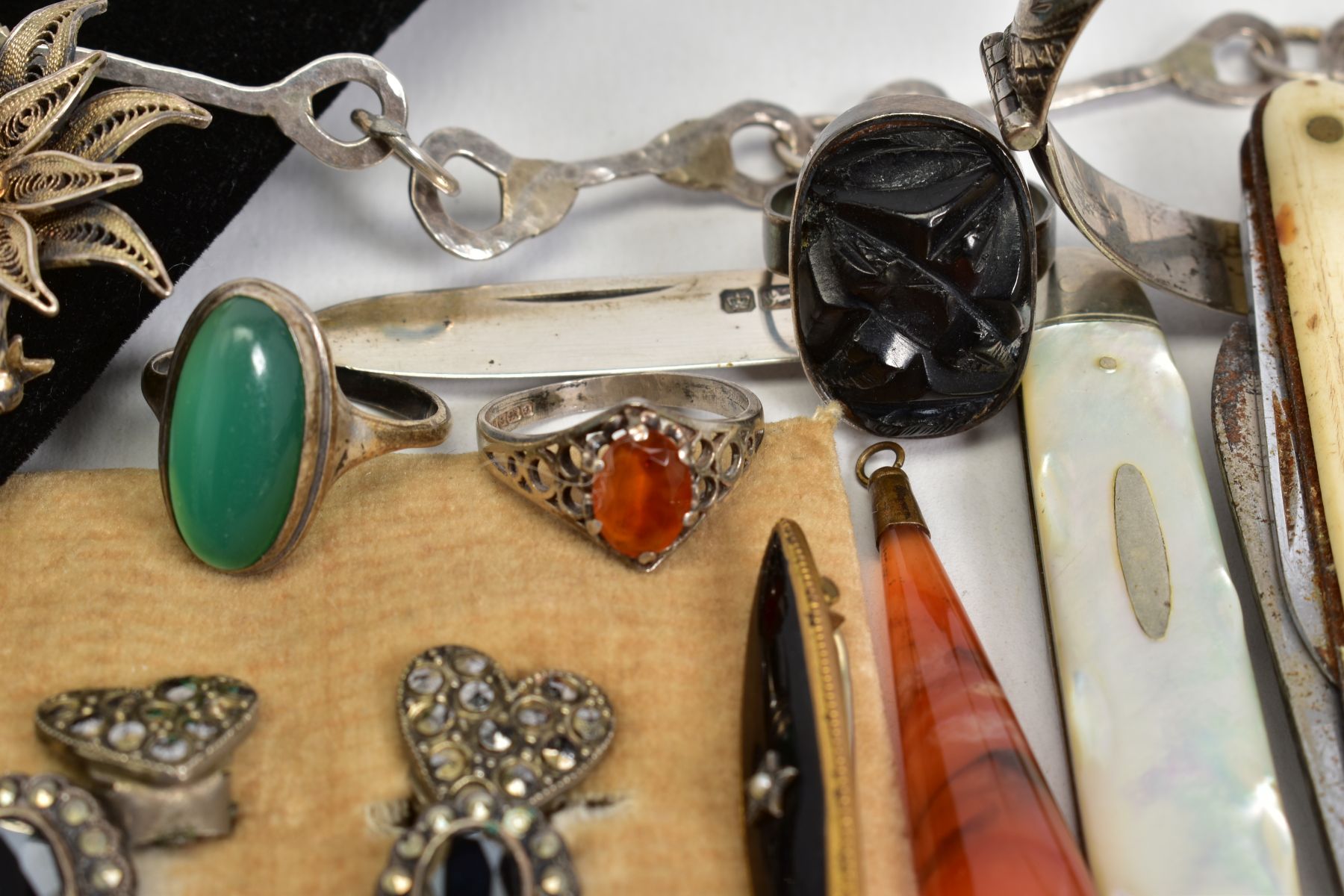 A SELECTION OF ITEMS, to include a silver engraved bangle with safety clasp, various non pierced - Image 6 of 8