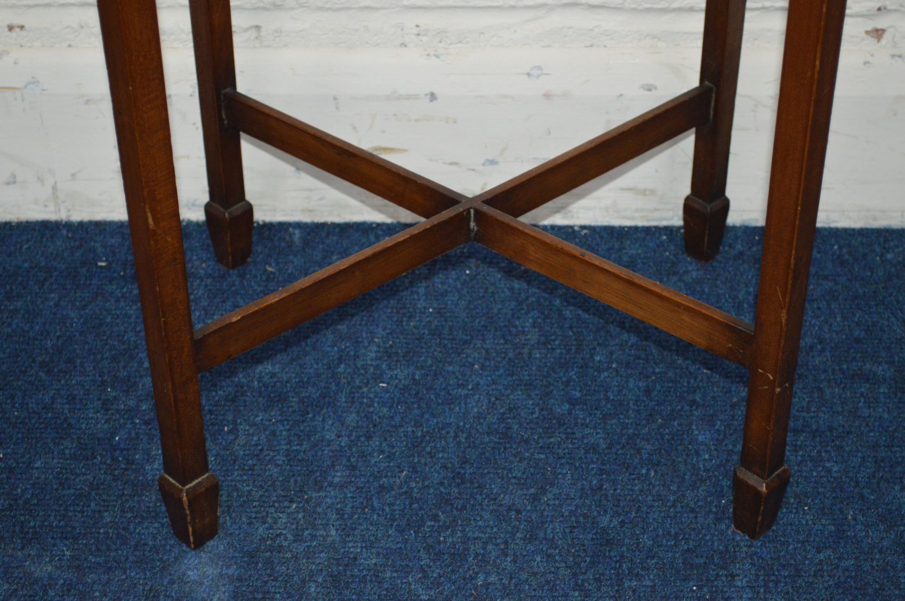 AN EDWARDIAN MAHOGANY AND SATINWOOD BANDED RECTANGULAR WORK SEWING TABLE with canted corners, the - Image 5 of 5