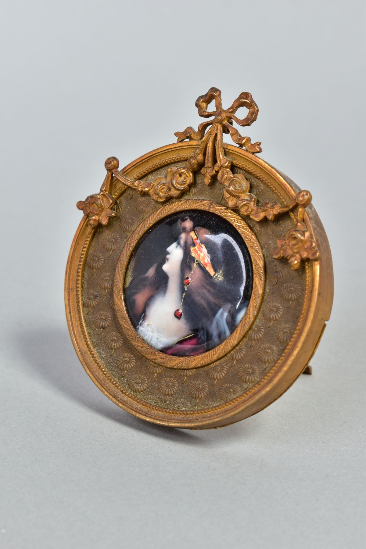 AN EARLY 20TH CENTURY FRENCH LIMOGES STYLE ENAMEL PORTRAIT PLAQUE OF A LADY, with ornate head dress, - Image 2 of 4