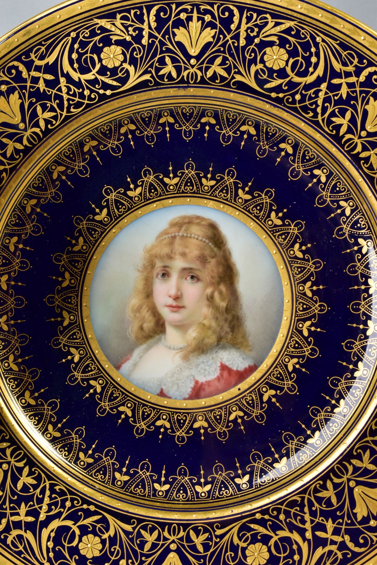 A 19TH CENTURY VIENNA STYLE PORCELAIN PLATE, the centre painted with a head and shoulders portrait - Image 5 of 9