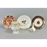 FIVE PIECES OF CHAMBERLAINS WORCESTER, comprising a circular sauce tureen and cover, shell