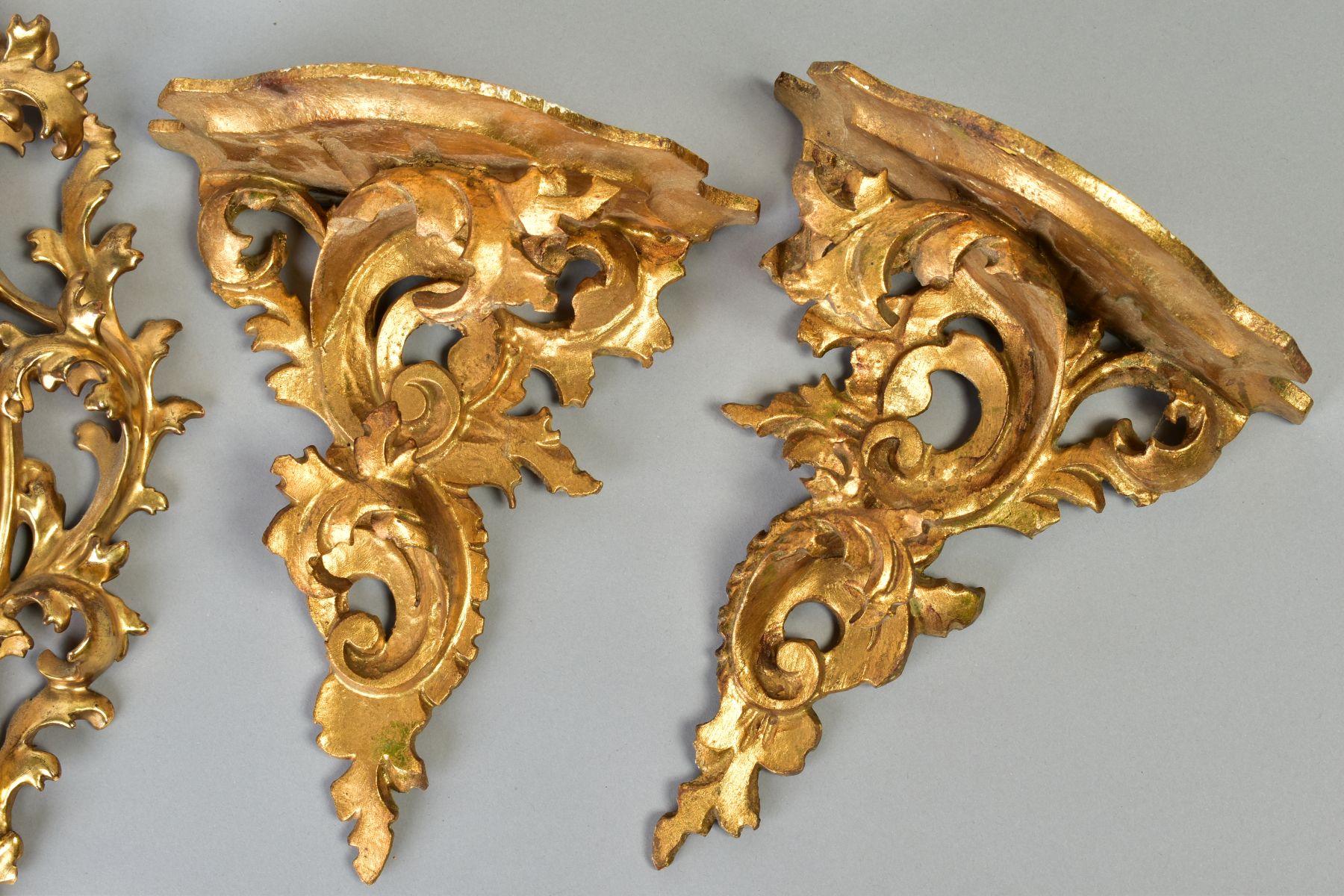 A COLLECTION OF SIX GILTWOOD ITEMS, comprising two small oval mirrors within ornate foliate - Image 5 of 5