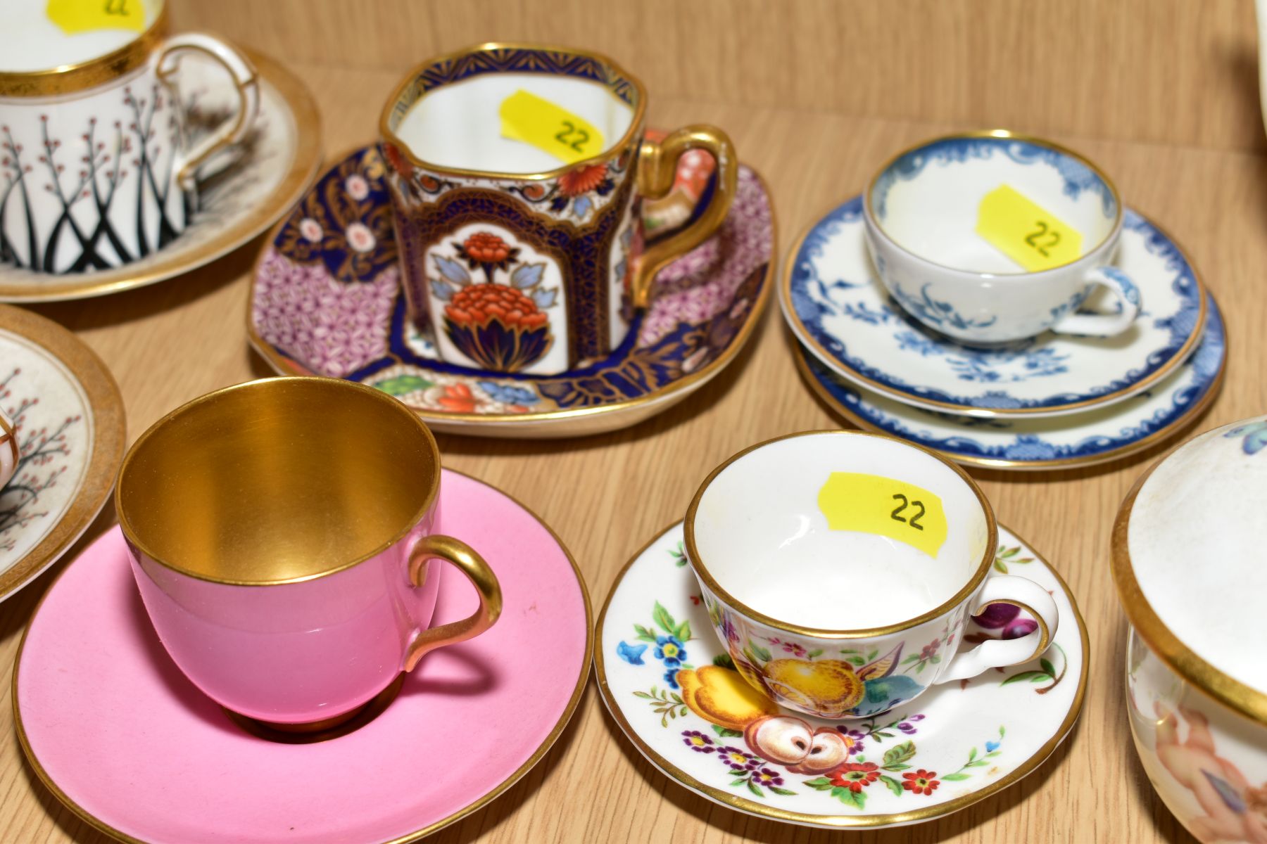 A COLLECTION OF ROYAL WORCESTER COFFEE CANS AND SAUCERS, MINIATURE ITEMS, ETC, including a three - Image 3 of 5