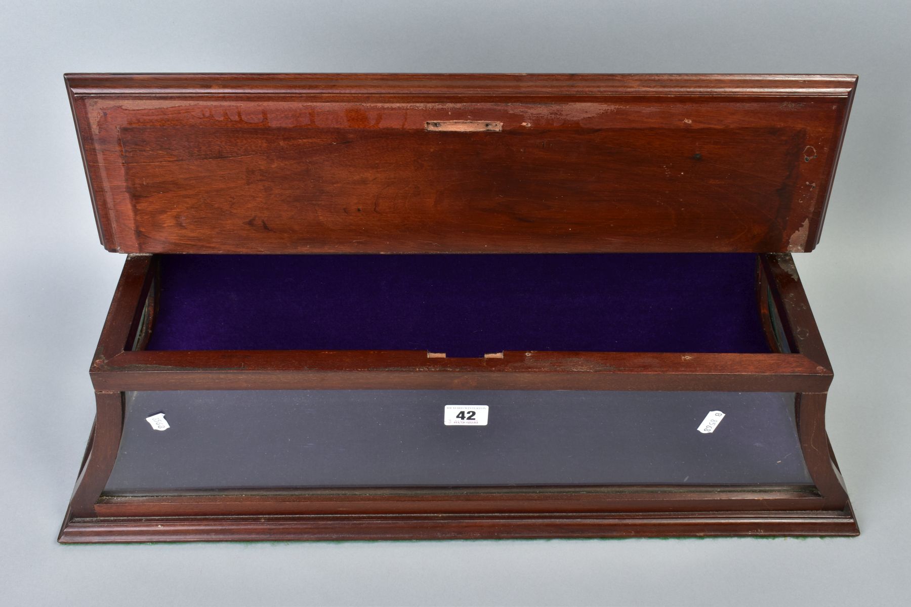 AN EARLY 20TH CENTURY MAHOGANY TABLE TOP DISPLAY CASE, hinged top, glazed sides and front, fabric - Image 2 of 3