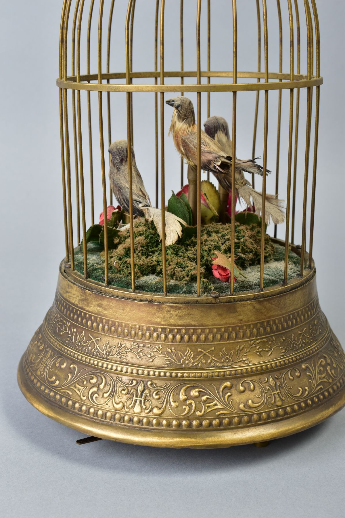 AN EARLY 20TH CENTURY CLOCKWORK AUTOMATON OF A CAGE OF THREE BIRDS, stamped brass base, on three - Image 5 of 6