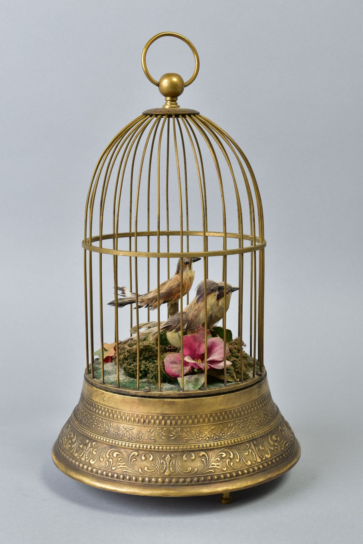 AN EARLY 20TH CENTURY CLOCKWORK AUTOMATON OF A CAGE OF THREE BIRDS, stamped brass base, on three - Image 3 of 6