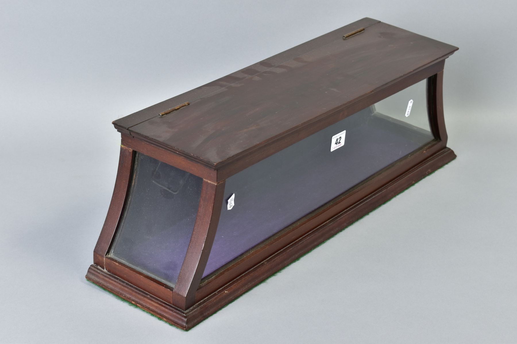 AN EARLY 20TH CENTURY MAHOGANY TABLE TOP DISPLAY CASE, hinged top, glazed sides and front, fabric - Image 3 of 3
