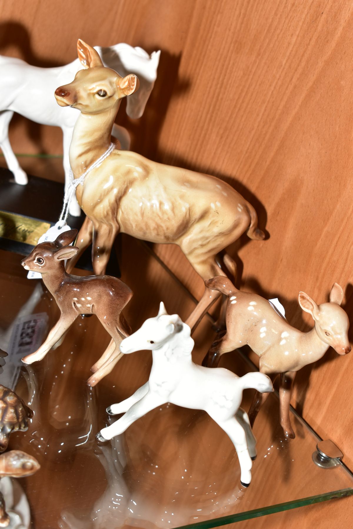 A GROUP OF ANIMAL FIGURES, to include Beswick Doe No999A and Fawn No1000B, Foal No997 (white, leg - Image 6 of 10