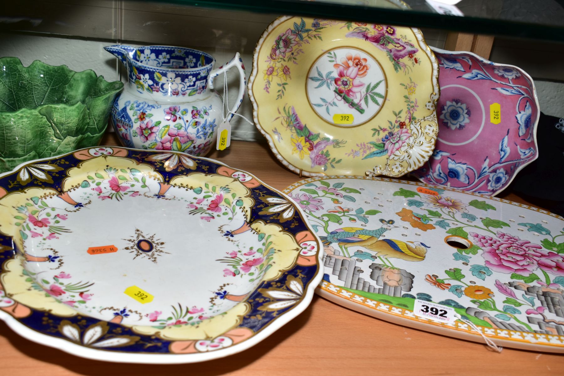 A GROUP OF 19TH AND 20TH CENTURY CERAMICS, including a drainer painted with peony and birds, a - Image 5 of 8