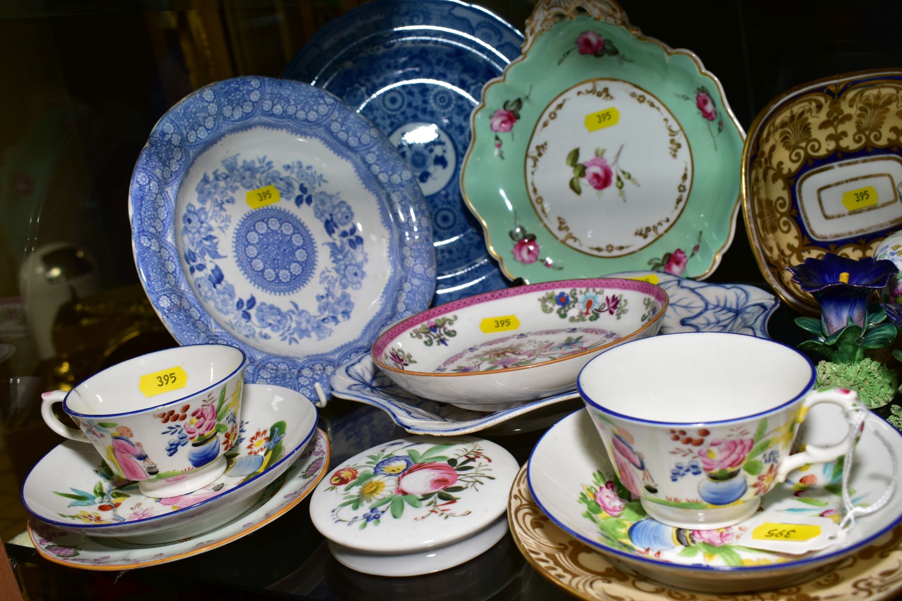 A GROUP OF MISCELLANEOUS VICTORIAN AND 20TH CENTURY CERAMICS, including two New Hall type cups and - Image 4 of 14