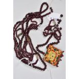 FOUR JEWELLERY ITEMS, to include a Rajasthani enamelled pendant strung to a garnet bead necklace,