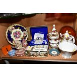 A GROUP OF CERAMICS, to include boxed Coalport limited edition loving cup, commemorating Queen