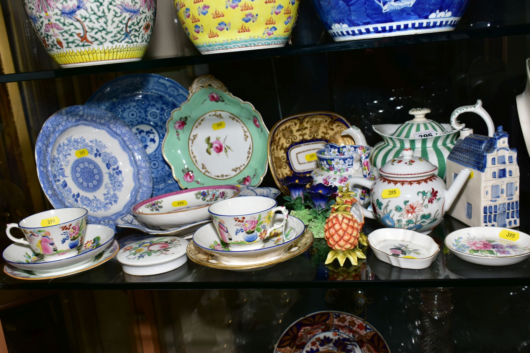 A GROUP OF MISCELLANEOUS VICTORIAN AND 20TH CENTURY CERAMICS, including two New Hall type cups and