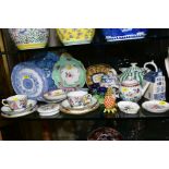 A GROUP OF MISCELLANEOUS VICTORIAN AND 20TH CENTURY CERAMICS, including two New Hall type cups and