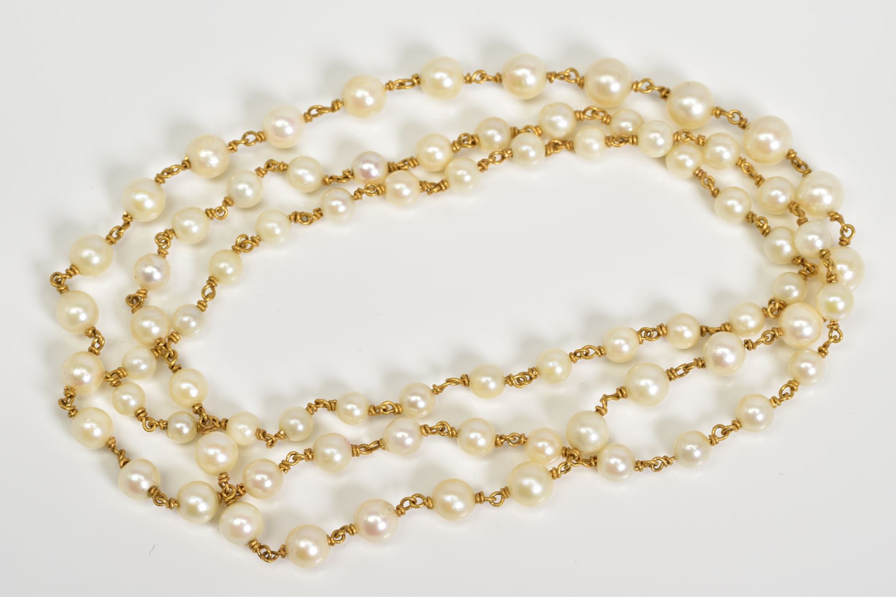 A GRADUATED CULTURED PEARL NECKLACE, each pearl threaded to a wire link, no clasp, necklace