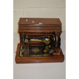 A CASED SINGER SEWING MACHINE, (s.d.)