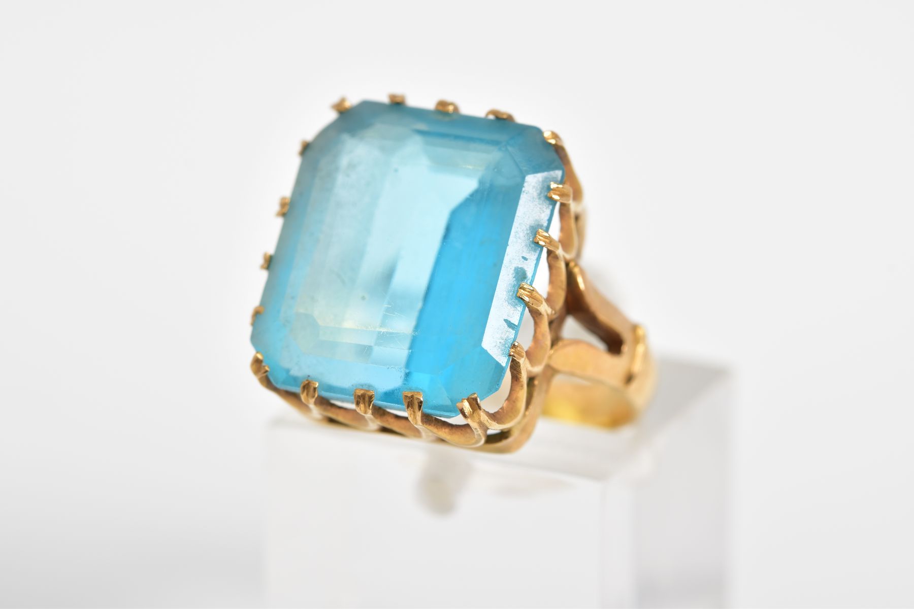 A LARGE SINGLE BLUE PASTE STONE RING, rectangular shape, ring size I1/2, approximate gross weight