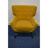 A MODERN GOLD UPHOLSTERED BUTTON BACK LOUNGE CHAIR, buttoned back on cylindrical tapering legs