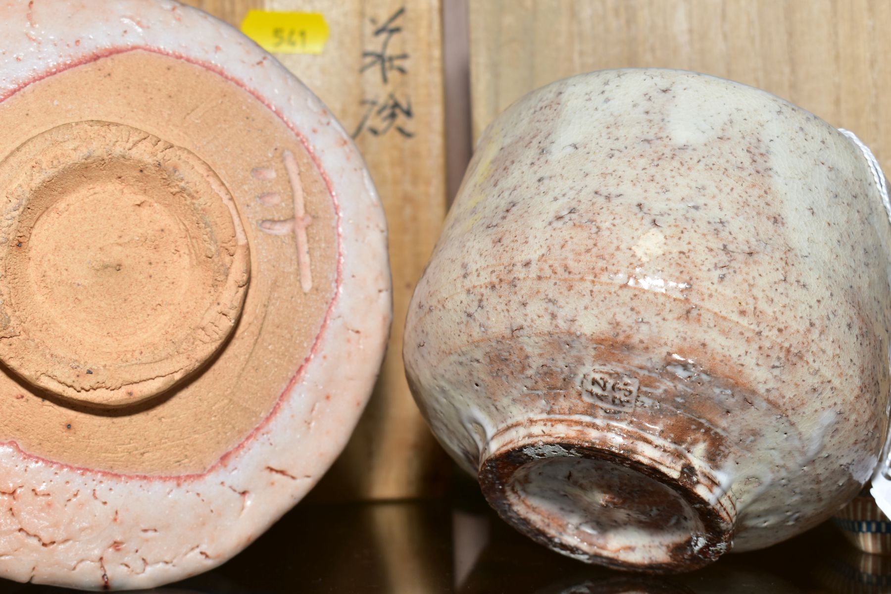 TWO 20TH CENTURY JAPANESE GLAZED ART POTTERY BOWLS, one with crackled peach glaze, incised marks, - Image 7 of 10