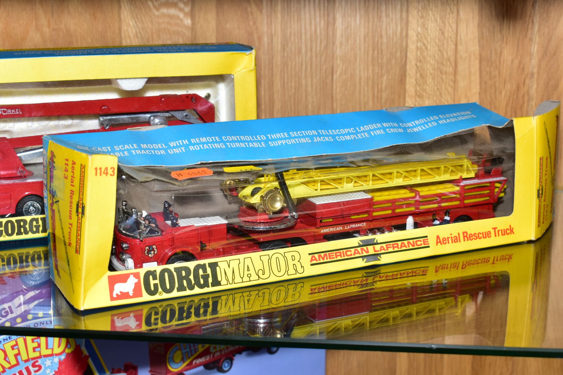 A BOXED CORGI MAJOR TOYS AMERICAN LAFRANCE AERIAL RESCUE TRUCK, No.1143, a boxed Corgi Major Toys - Image 6 of 8